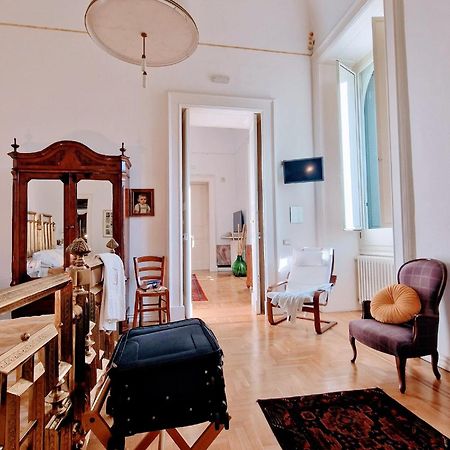 לצ'ה Palazzo De Giorgi B&B מראה חיצוני תמונה