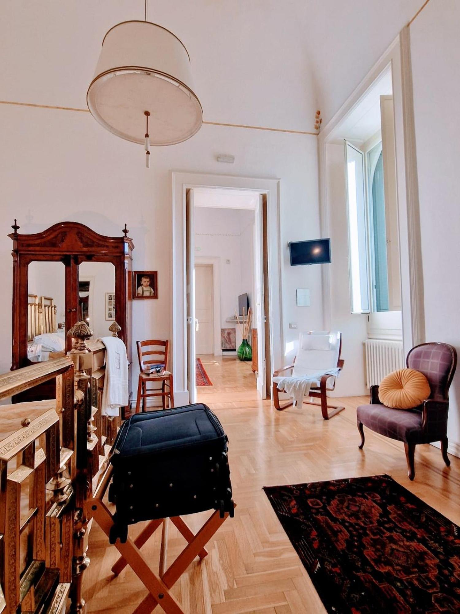 לצ'ה Palazzo De Giorgi B&B מראה חיצוני תמונה